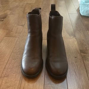 Cougar leather booties - size 6